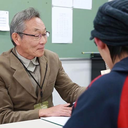 先生から講評を受ける