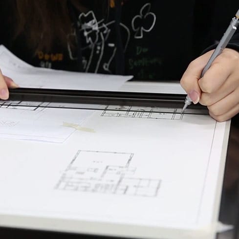 建築製図のテストを受ける