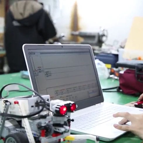 ロボットのプログラムを調整する