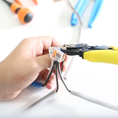 電線をつなぐ