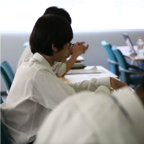 学内会社説明会に参加する