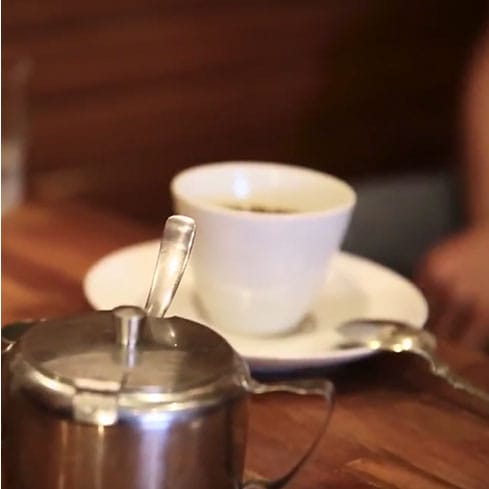 放課後にお茶を飲む