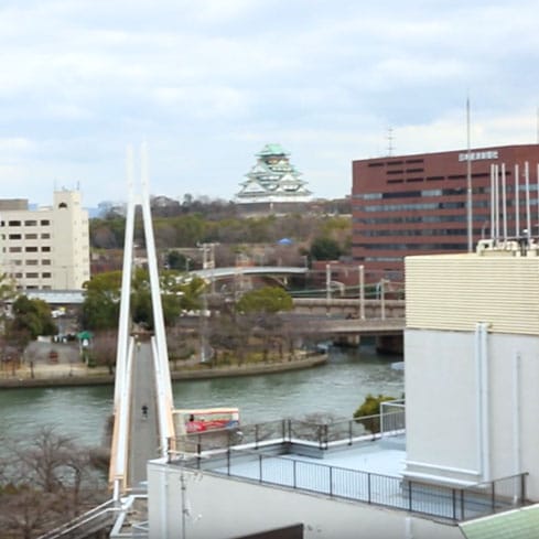 学校の周辺を散歩する